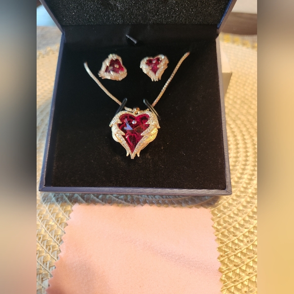 NWOT Angel Wing Heart Necklace and Earrings - Picture 2 of 7
